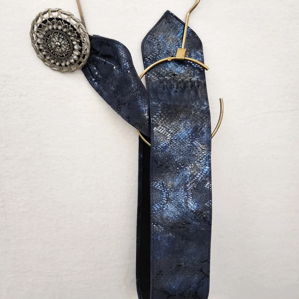 Chicos M-L Decorative Rhinestone Buckle Metallic Belt Soft Leather Blue 3 1/4